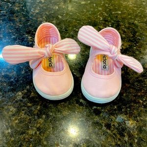 Victoria Girl’s Bow Mary Jane Pink